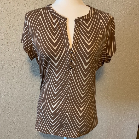 New York & Company Tops - New York & Company Taupe/Cream Chevron Pattern Top